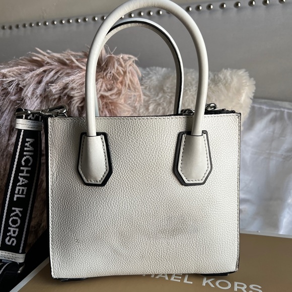 Michael Kors Mercer Pebbled Leather Messenger Bag - Picture 7 of 7